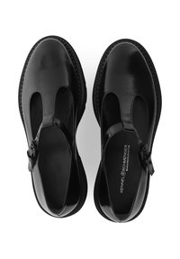 Zwarte leren schoenen met een T-band ontwerp, een gladde textuur, ronde tenen en een contrasterende, gestructureerde rubberen zool. Voorzien van een decoratieve gesp.