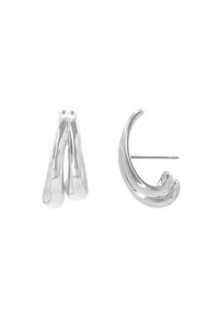 Silberne Metallohrringe mit einem wellenförmigen Design. Ein Ohrring hat die Form eines gebogenen Bogens, während der andere ein spitzes, gefaltetes Design aufweist.