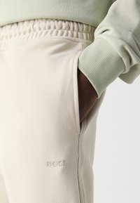 Thumbnail Image 9