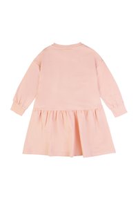 Abito rosa con maniche lunghe, scollo rotondo e gonna arricciata. Texture liscia con un dettaglio sul bordo giocoso.