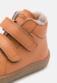 Froddo BAREFOOT WINTER UNISEX - Παπούτσια μωρού - cognac
