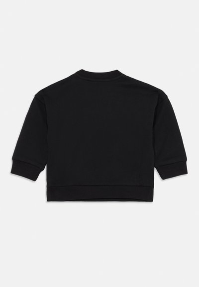 Felpa nera corta con collo a girocollo a costine, maniche lunghe e polsini a costine. Tessuto liscio, design minimalista, senza loghi visibili.