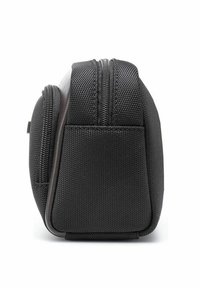 Czarna nylonowa torba o teksturowanym wykończeniu, z zamknięciem na dwa suwaki i kompaktowym, prostokątnym kształcie. Brak widocznych oznaczeń lub akcentów.