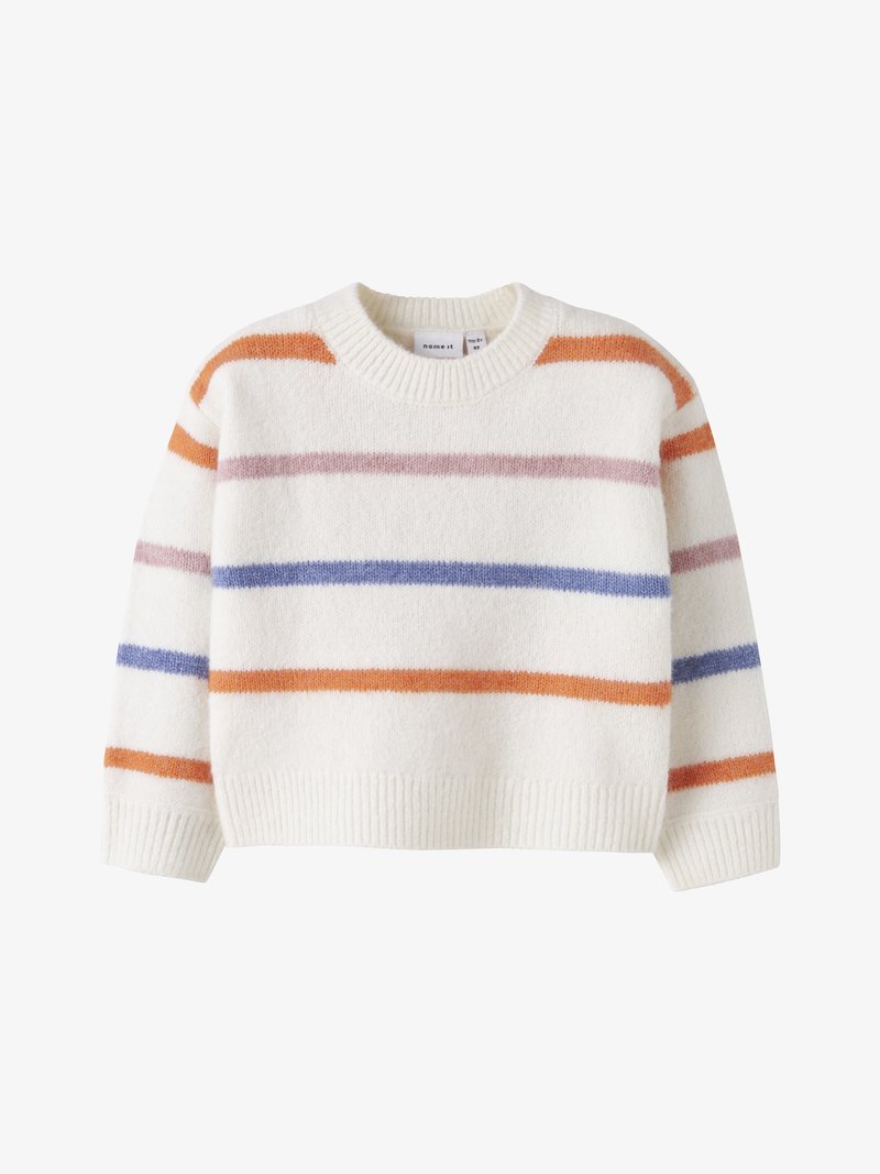 Beli pleteni pulover s črtami v oranžni, roza in modri barvi po horizontalni liniji. Ima okrogel izrez in rebraste manšete ter spodnji rob.