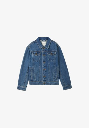 Chaqueta de mezclilla azul con cierre de botones, cuello puntiagudo y dos bolsillos en el pecho. Presenta detalles cosidos y mangas largas.