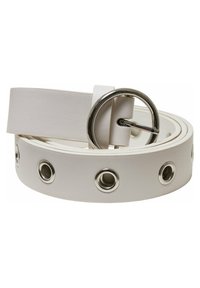 Hvit lærbelte snoet med sølv sirkelfjær og jevnt fordelt metallhull langs lengden på en hvit bakgrunn.