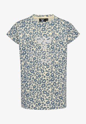 Leopardenmuster T-Shirt in hellem Beige mit blauen Punkten, ausgestattet mit einem glänzenden silbernen Logo und Text auf der Vorderseite, kurzen Ärmeln und rundem Halsausschnitt.