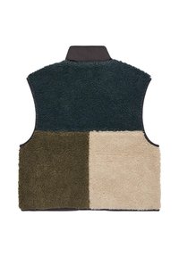 Fleece vest met een hoge kraag, met drie kleurvlakken: donkergroen, olijfgroen en beige. Textiel met een zachte uitstraling.