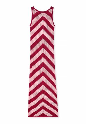 Lång tankklänning med en chevronmönster i röd och ljusrosa. Stickad textur och ärmlös design, perfekt för varmt väder.
