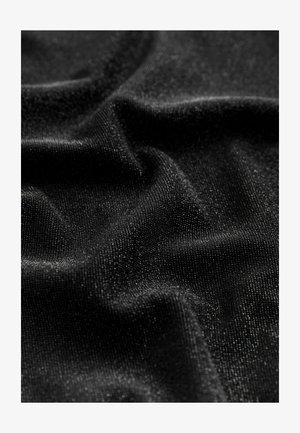 Musträgine must kangas, millel on peen sillerdav muster, pehmed voldid ja sile pind. Kerge ja paindlik materjal.