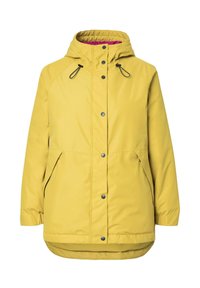 Gul vattentät jacka med huva, med tryckknappar, två sidofickor och elastiska ärmslut. Insidan har en kontrasterande rosa foder.
