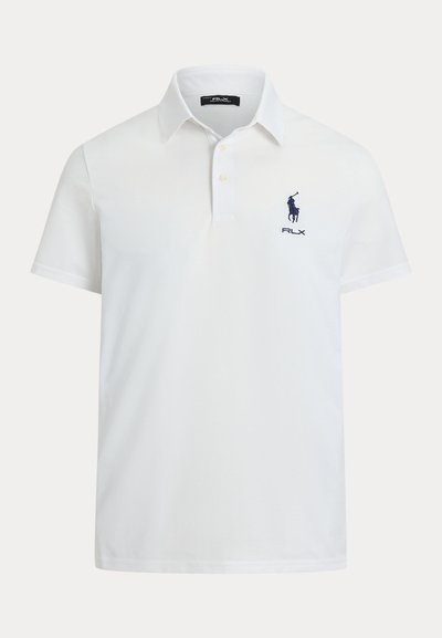 Бяла поло тениска с къси ръкави с яка, два бутона и тъмносиньо лого Polo Ralph Lauren RLX на лявата гърда.