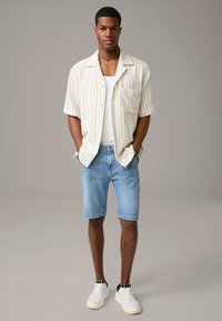 Strellson ROBY - Shorts di jeans - hellbau