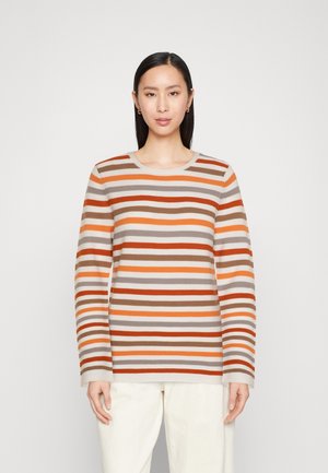 Gestreifter langärmeliger Pullover in Beige, Braun und Orange. Mit Rundhalsausschnitt und lockerer Passform, mit abwechselnd breiteren und schmaleren Streifen.
