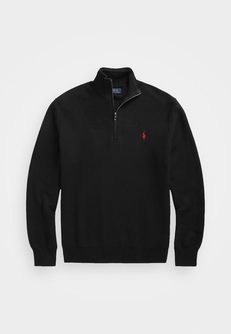 Pull noir à manches longues avec fermeture éclair au quart, poignets et taille côtelés, avec un petit logo rouge brodé sur la poitrine gauche.