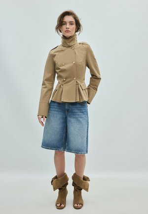 Stradivarius, FITTED BUTTON-UP BLAZER - Leichte Jacke - mottled beige