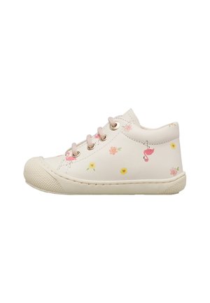 Sneaker per bambini color crema con stampa di fenicotteri rosa e piccoli fiori gialli e rosa, lacci rosa e punta in gomma testurizzata.