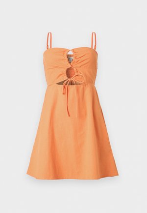 Oranž sleeveless A-line kleit peente rihmadega, kortsuline rind, ees lõhikute ja vöökoha lipsudetailiga.