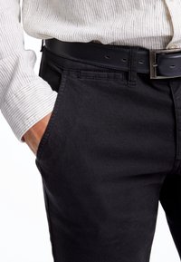 Lindbergh Chinos - black