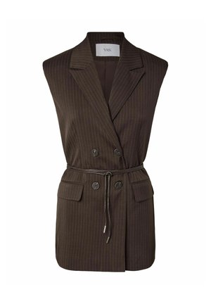 Ermeløs mørkebrun pinstripe blazer-vest med slag, dobbeltradede knapper, klaffelommer og et tynt belte knyttet i midjen.