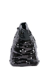 Borsa a tracolla nera con paillettes, dalla forma morbida, con rifiniture in pelle nera e chiusura con cordino nella parte superiore.