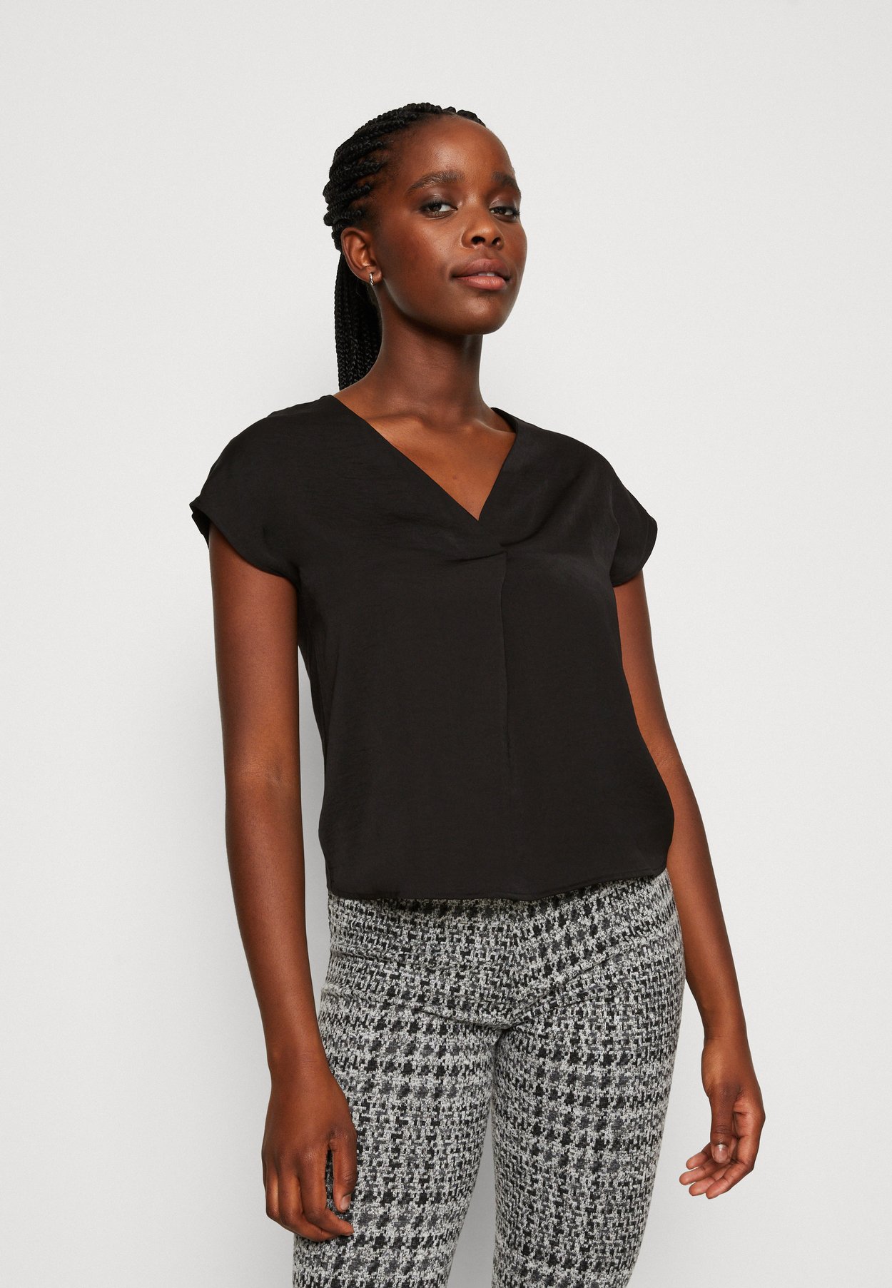 ONLAVA S/S V-NECK