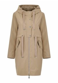 Béžový voděodolný kabát s kapucí, předním zipem, dvěma bočními kapsami a tkanicemi. Hladká textura a dobře padnoucí silueta.