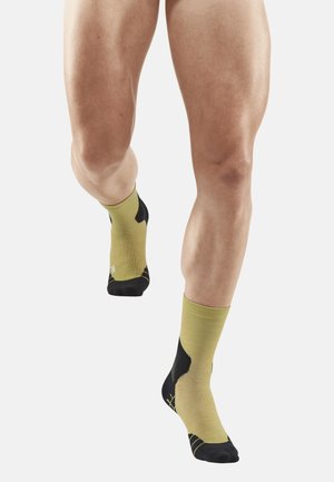 LIGHT MERINO HIKING COMPRESSION SOCKS MID CUT MEN - MADE IN GERMANY - Socken - olive