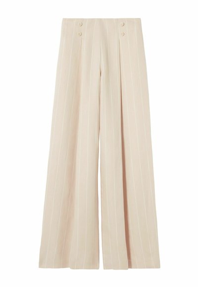 Pantaloni beige a gamba larga con strisce verticali bianche, caratterizzati da due bottoni in vita, realizzati in un tessuto leggero con una texture liscia.