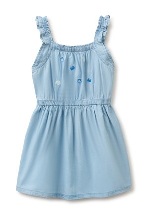 Hellblaues ärmelloses Kleid für Mädchen mit elastischem Bund, Rüschen an den Trägern und kleinen gestickten Meerestieren auf der Brust.