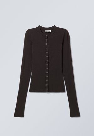Cardigan noir à manches longues en tissu doux, avec un col rond et une fermeture à boutons à l'avant avec des boutons en métal.
