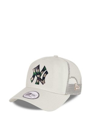 Verstellbare beige Mütze mit Netzseiten, vorne ein grünes und schwarzes gesticktes Logo und einem gebogenen Schirm.