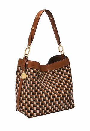 Geweven handtas in bruin, beige en zwart met een tan leren riem, gouden accenten en een ronde hanger. Heeft een zachte, gestructureerde vorm.