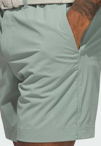 adidas Performance BEYOND PULL-ON GOLF - Sportske kratke hlače - silver green