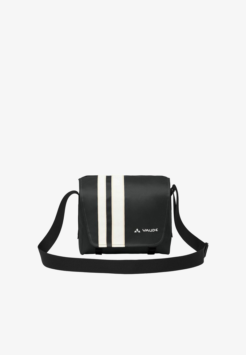 Borsa a tracolla nera con strisce bianche, tracolla regolabile, chiusura a pattina e logo. Realizzata in materiale durevole con una texture liscia.