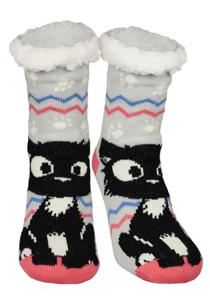 Due calzini grigi con un polsino bianco soffice, decorati con un design di un gatto nero, accentuati da strisce zigzag blu e rosa e impronte di zampe.