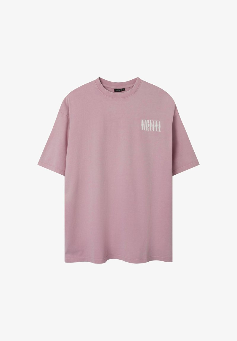 Rausvas medvilninis marškinėliai su apvaliu iškirpimu ir trumpomis rankovėmis. Priekinėje kairėje krūtinės pusėje yra balta užrašas "NIRVANA" drąsiu, sukrautu šriftu.