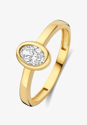 Gouden ring met een ovale geslepen heldere edelsteen, een gladde afwerking en een minimalistisch ontwerp. De band is gepolijst en slank.