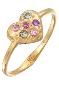 Gouden hartvormige ring met een gestructureerd oppervlak, voorzien van zes gekleurde edelstenen: paars, roze en groen, en een gedetailleerde ringband.
