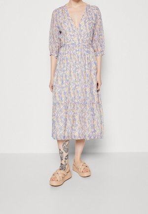 Second Female Robe de jour - multi-coloured