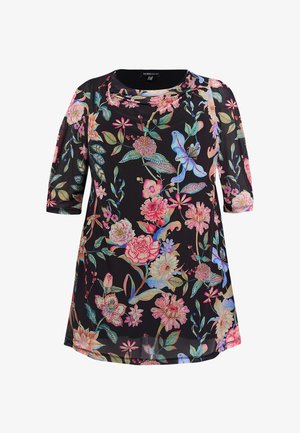 Zwarte bloemen top met een col hals, driekwart mouwen, voorzien van kleurrijke bloemen en bladeren, gladde stof en een ontspannen pasvorm.