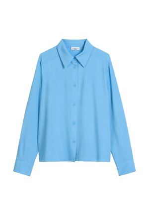 Chemise bleu clair à manches longues, dotée d'un col classique et d'une texture lisse, fabriquée en tissu respirant.