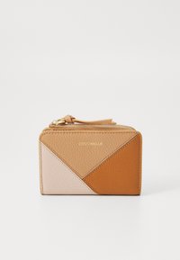 Brun lærbrun lommebok med et geometrisk lappeteppe-design i beige, tan og oransje. Har en gullglider og en liten logo på forsiden.