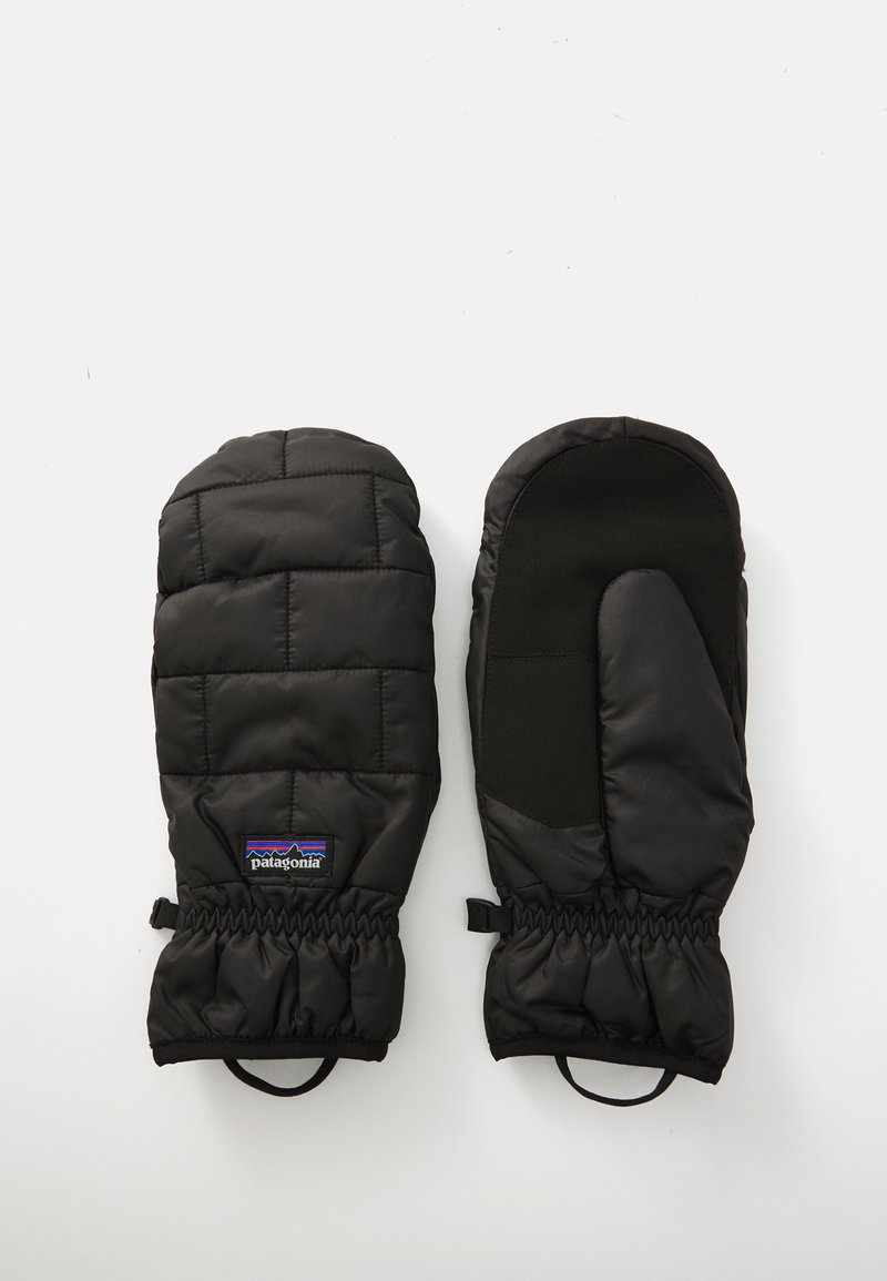 Moufles noires isolées avec des sangles pour le poignet et le logo Patagonia au dos, présentées côte à côte sur un fond blanc.