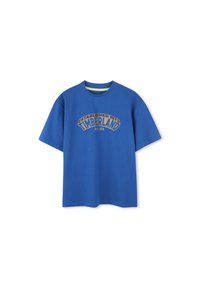 Blauwe katoenen t-shirt met een ronde hals, korte mouwen en een in goud gedrukt "Timberland" logo. Soepele textuur, casual pasvorm.