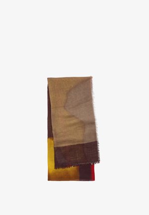 Złożony prostokątny szal z blokami kolorów w odcieniach brązu, musztardowej żółci, ciemnej czerwieni i beżu, cechujący się miękką, lekką fakturą i frędzlami na brzegach.