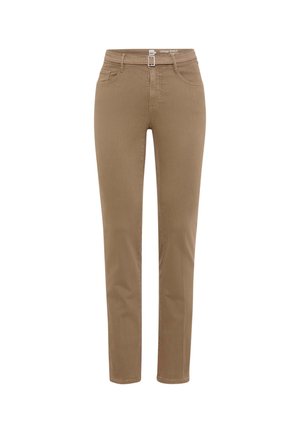 Rechtonige bruine broek met riemlussen, voorzakken en een voorste knop- en ritssluiting.