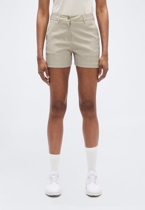 Pantaloni scurți bej deschis cu model în punte de răchiră, prevăzuți cu închidere cu nasture și bucle pentru curea. Materialul este neted, cu o croială ajustată.