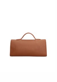 Borsa a mano in pelle marrone, forma rettangolare, superficie texture, manico superiore, bordi lisci, design minimalista senza hardware visibile.