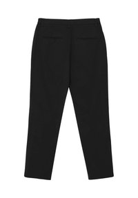 Schwarze Hose aus glattem Stoff, mit geradem Schnitt, zwei Gesäßtaschen und ohne sichtbare Verschlüsse oder Verzierungen.